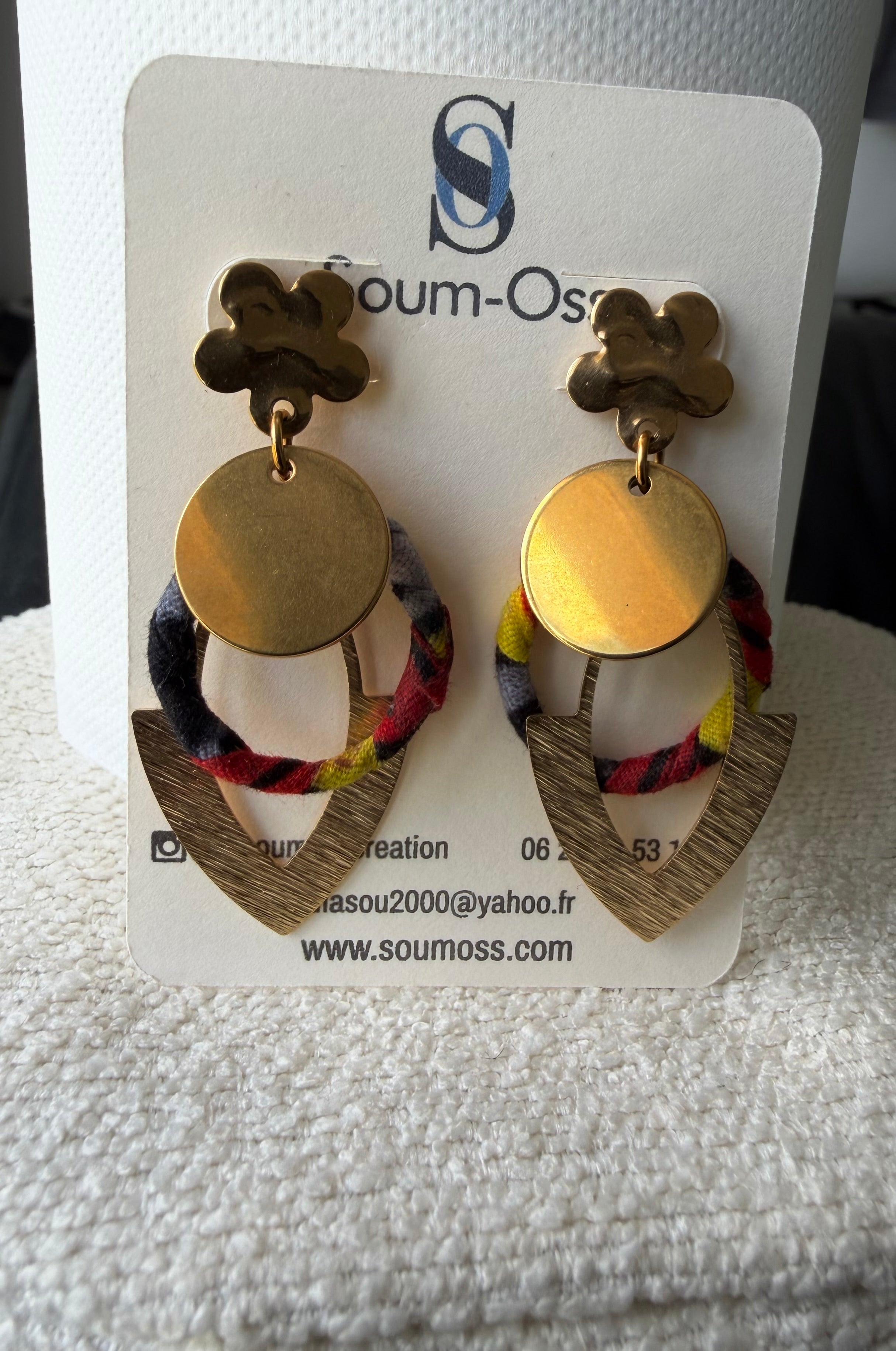 Boucles d’oreilles dorées et wax Aya