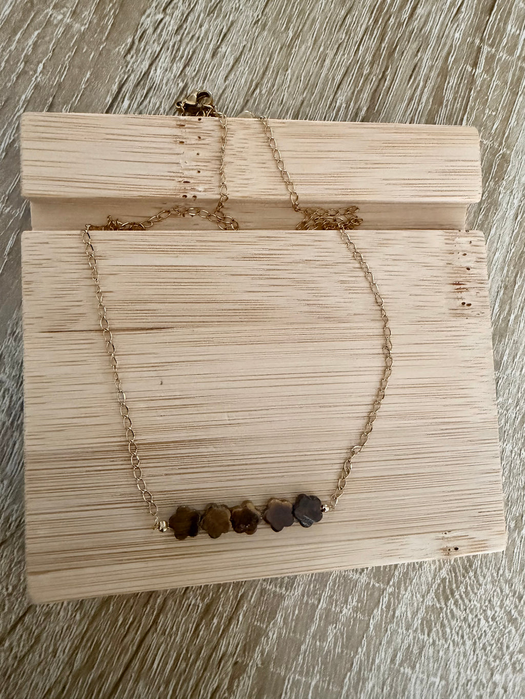 Collier Chaîne Œil de Tigre Fleur